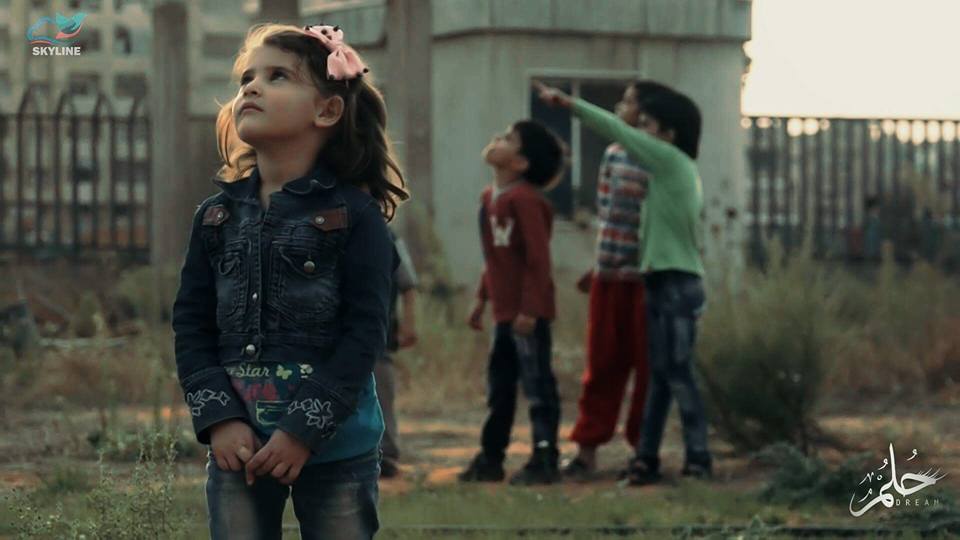زمان الوصل: "حلم".. فيلم يرصد حياة أطفال "الوعر" في ظل الحصار