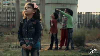 زمان الوصل: "حلم".. فيلم يرصد حياة أطفال "الوعر" في ظل الحصار