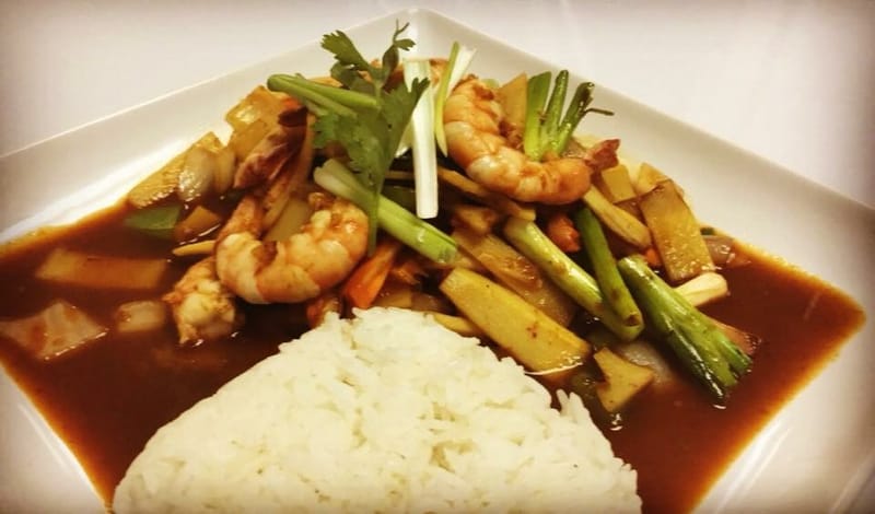 Shrimp pad nam prik pao