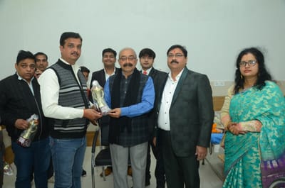 more than 20 Journalist got the momento