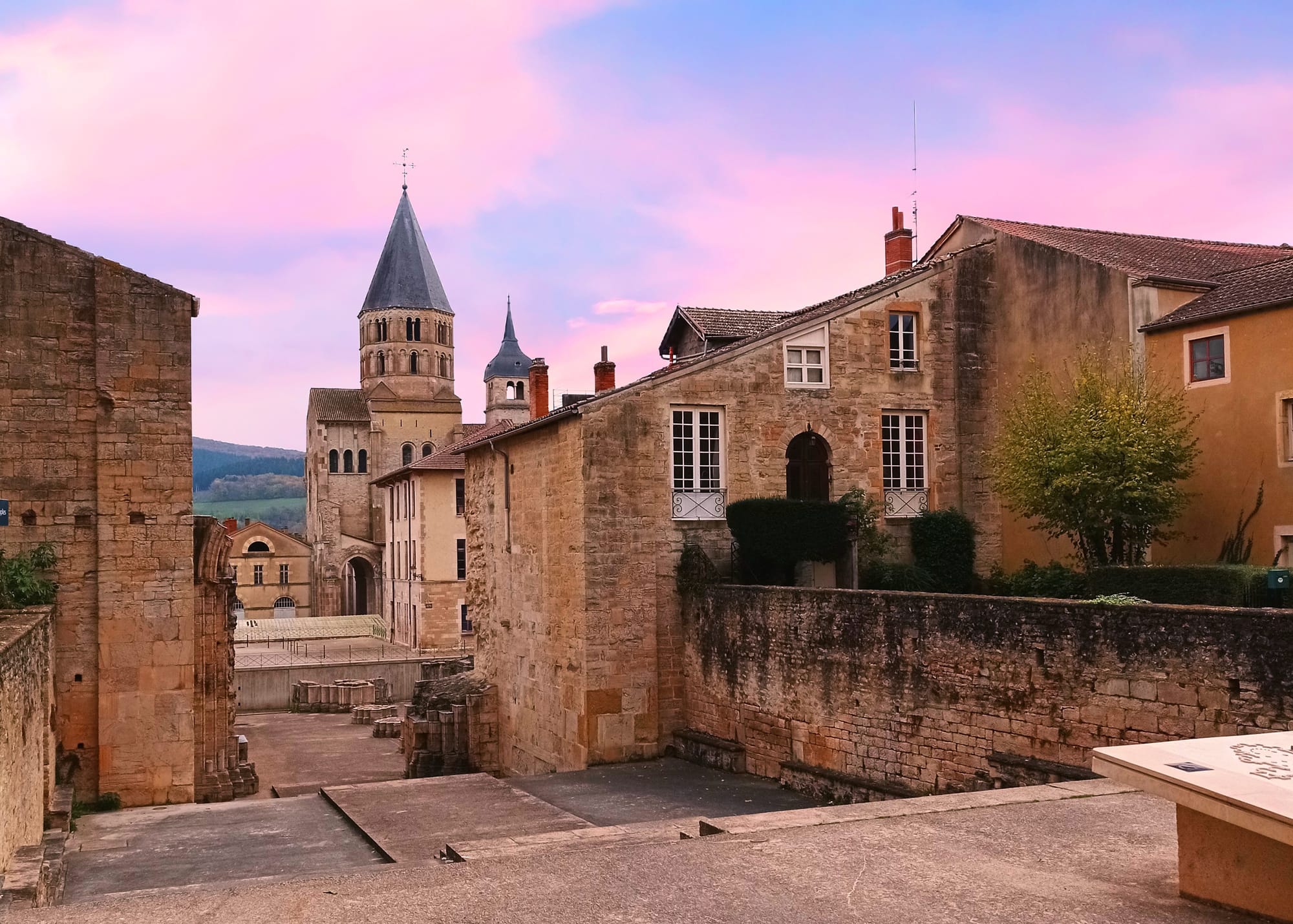 Cluny et les vestiges de l'abbaye