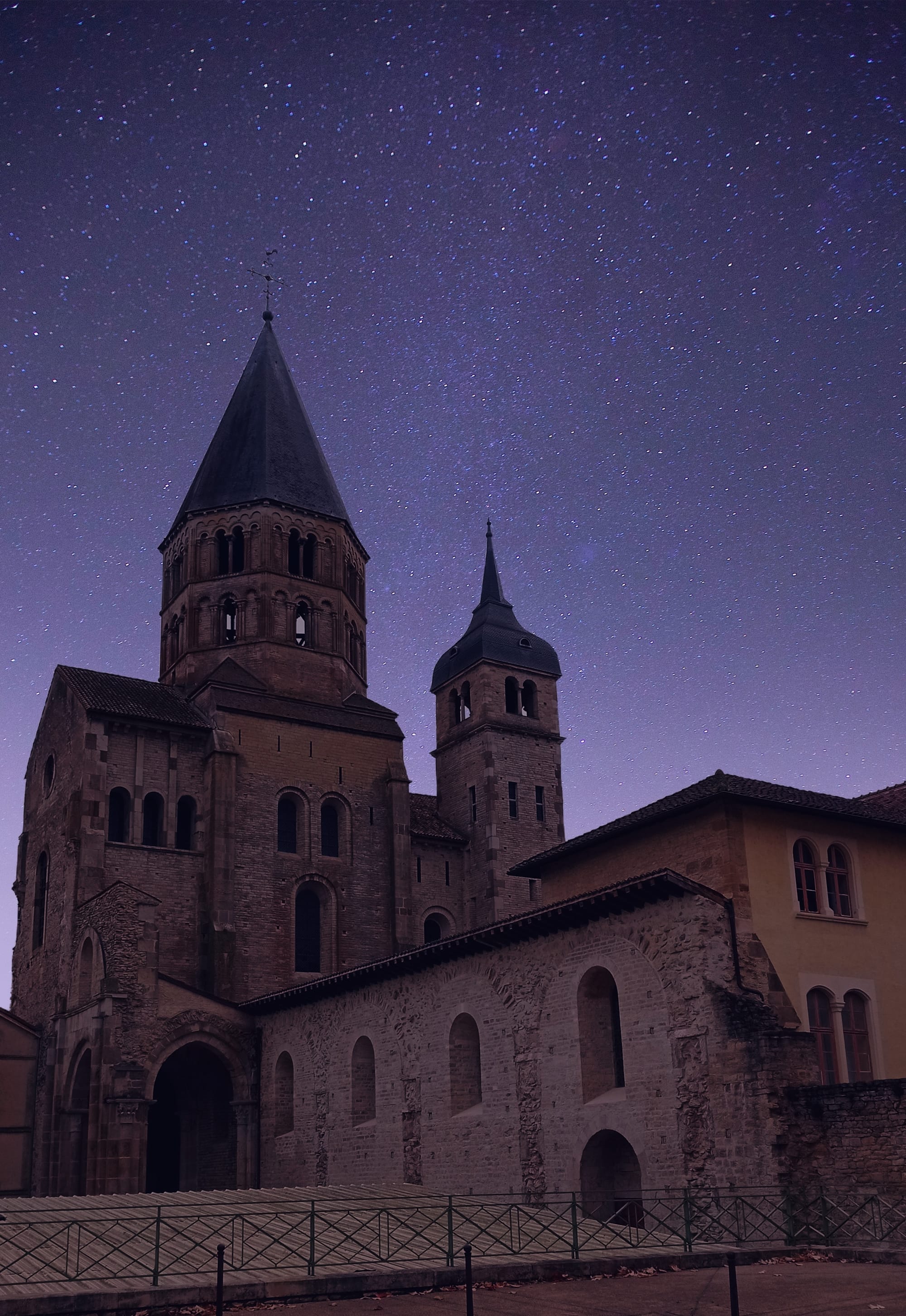 L'abbaye de Cluny sous les étoiles