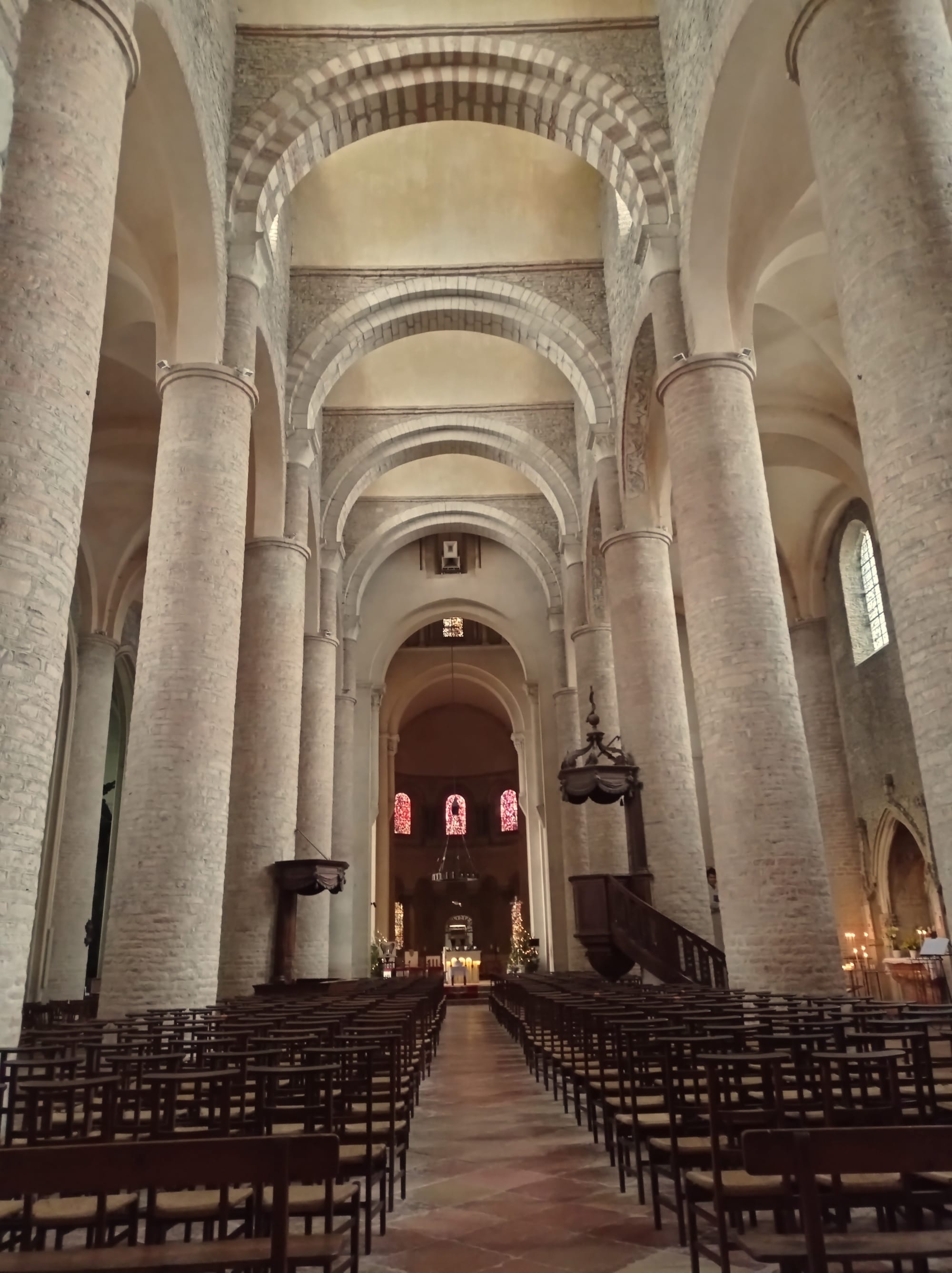 Nef de l'abbaye Saint Philibert de Tournus