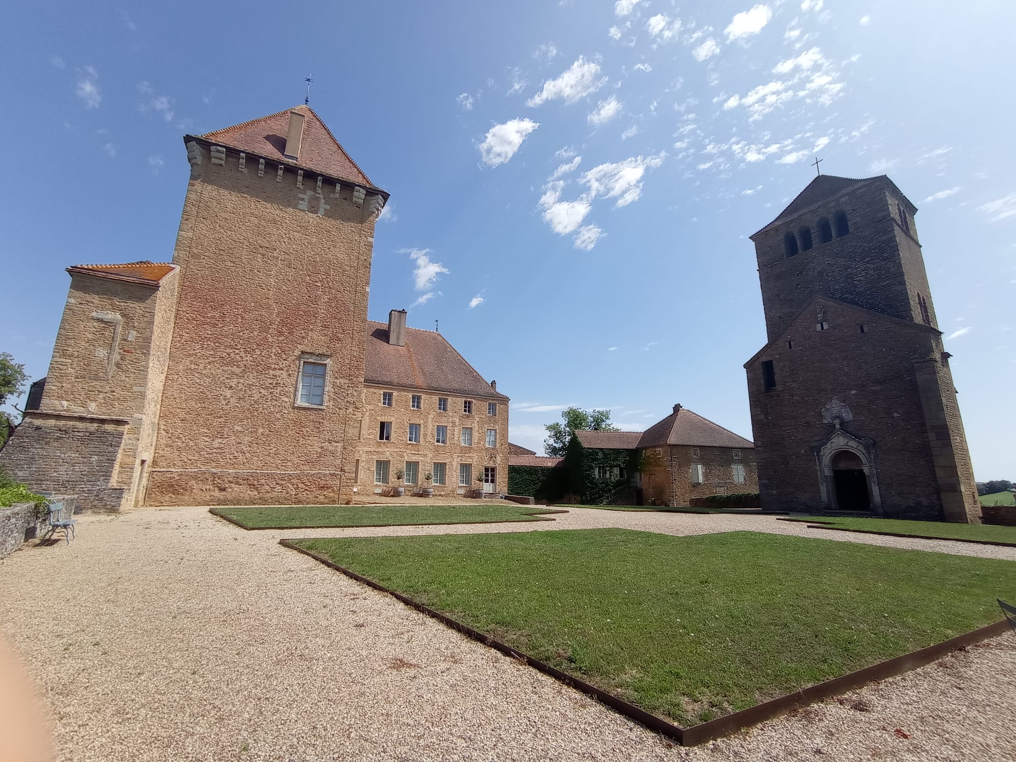 Le Château de Pierreclos et sa chapelle