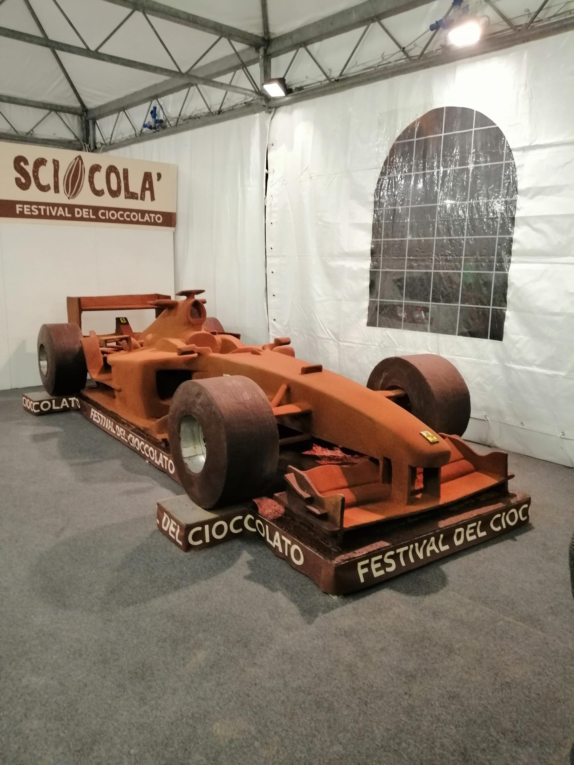 Ferrari di F1 tutta di cioccolato per i 50 anni di Michael Schumacher