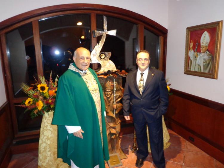 con Monsignor Hilary C. Franco