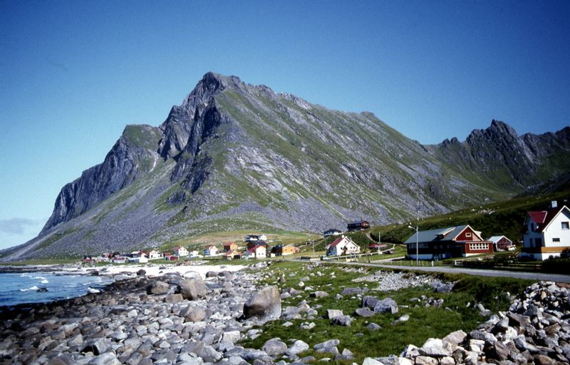 Vikten (eigtl. *Vikn) i Flakstad s.