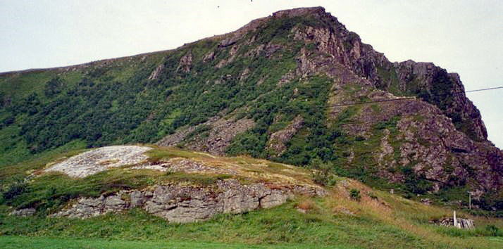 Ålvberget på Stave, Dverberg s.