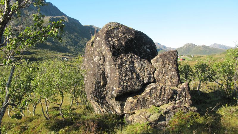 Kabbussteinen nordom Straume, Bø s.