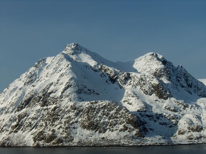 Hesten, aksel i Malnesfjorden, Malnes s.