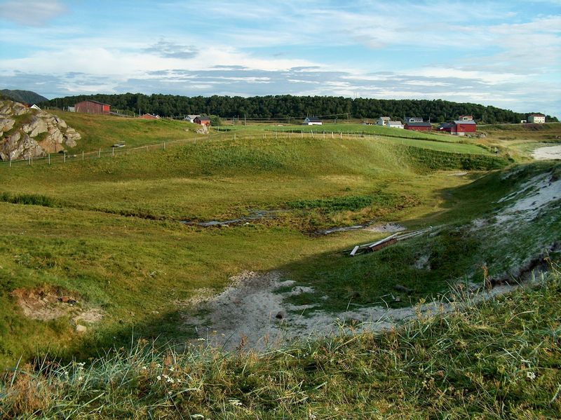 Vårrakhola på Fjærvoll. Bø s.