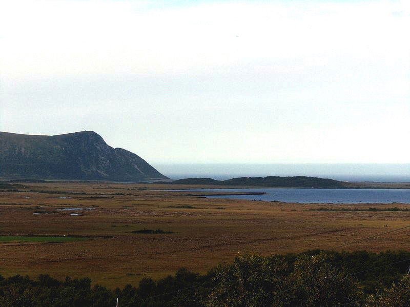 Kinnfjellet og Storhólen frå Skavdalen. Dverberg s.