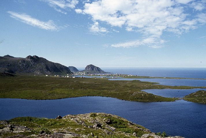 Lunnvatnet (nærmast) ved Nyke, Malnes s.