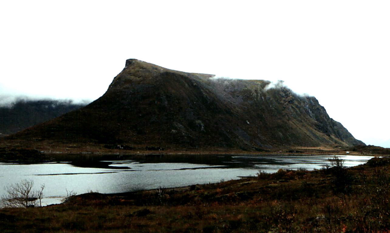 Sundklakkfjellet, Vågan s.