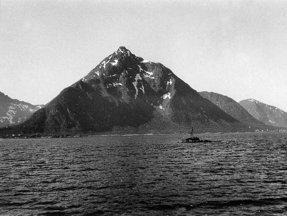 Strøna, fjell på Strønstad, Hadsel s.