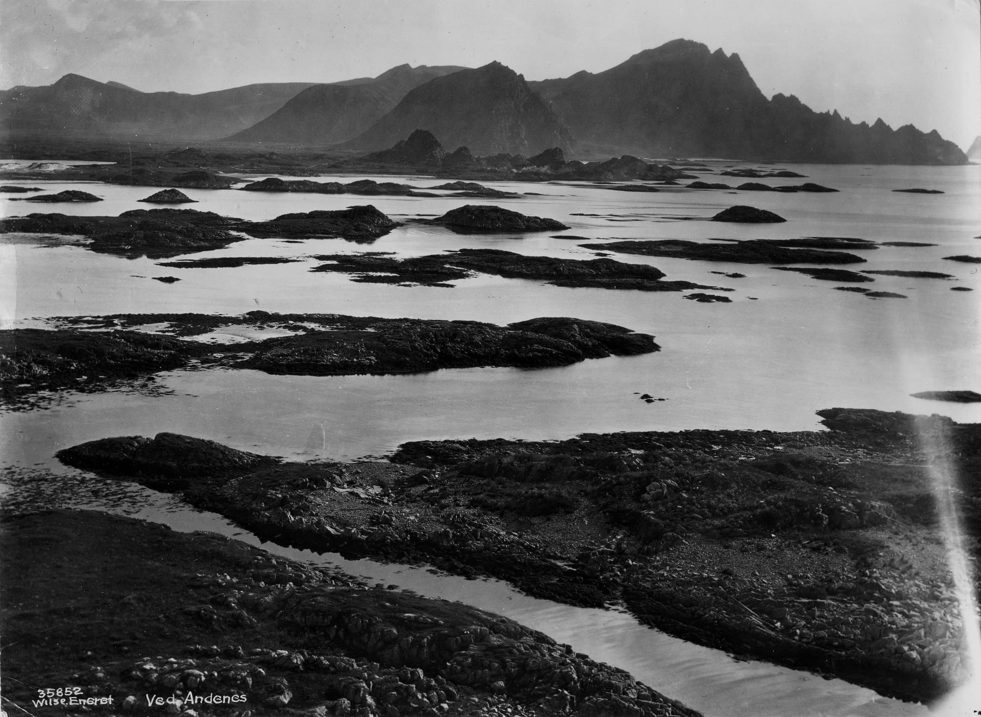 Sløyken i forgr., smalt sund på Andenes. Foto Wilse.