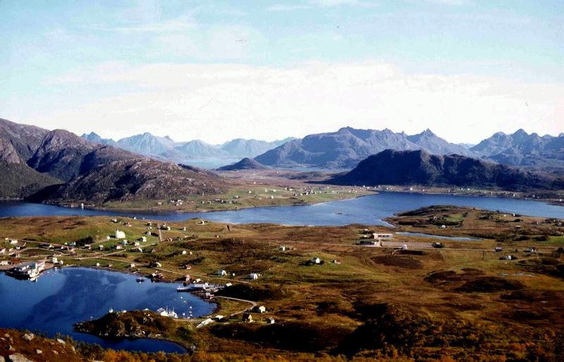 Eidspollen nede til v. og Malnesfjorden i bakgr. Malnes s.