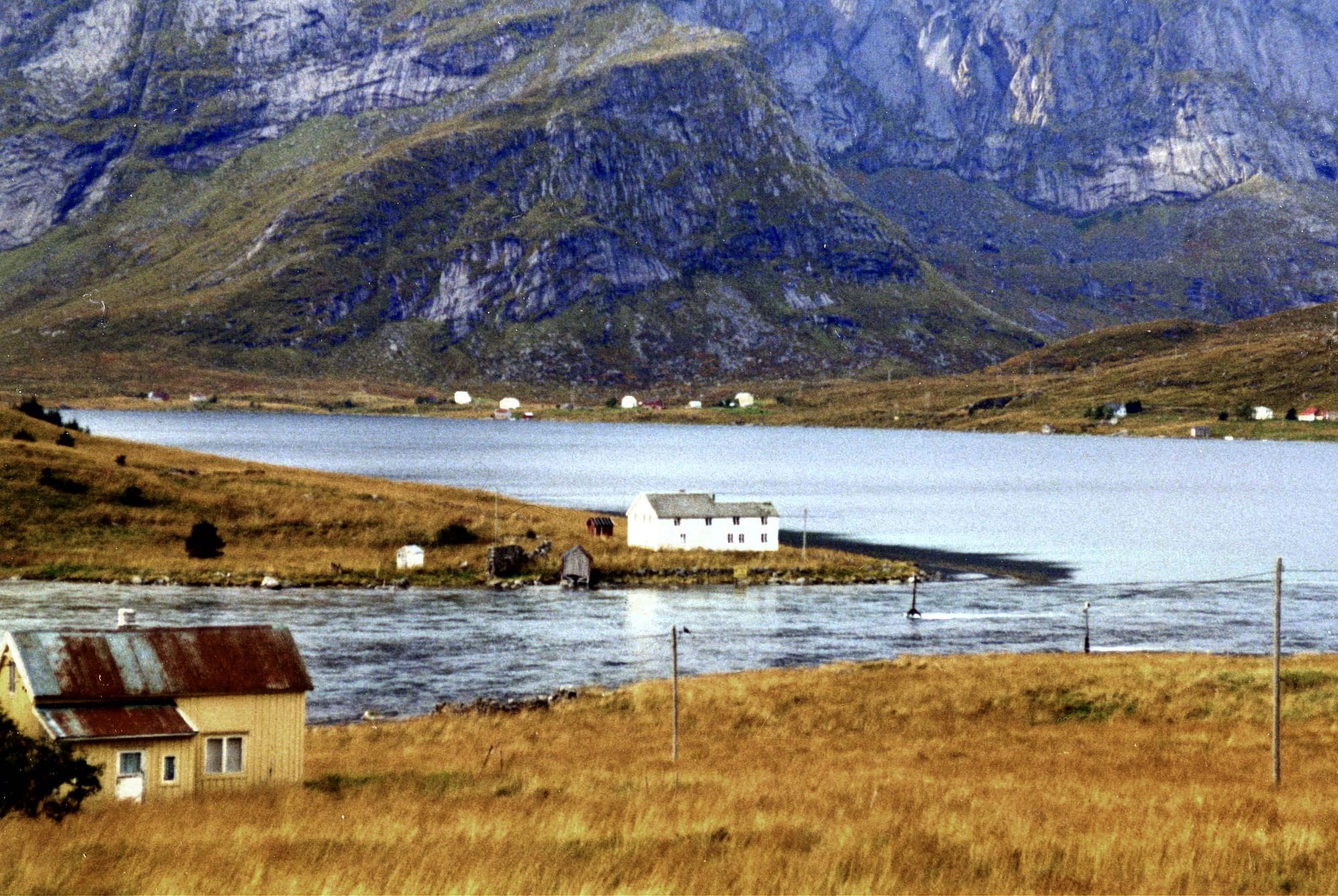 Vargfot, historisk namn på landskapet ved Sundsstraumen i Flakstad