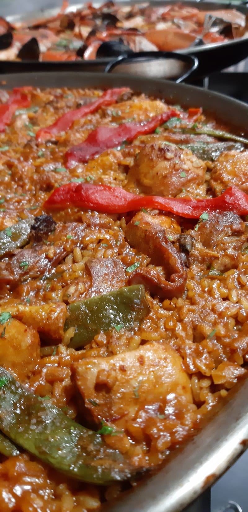 PAELLA VALENCIANA