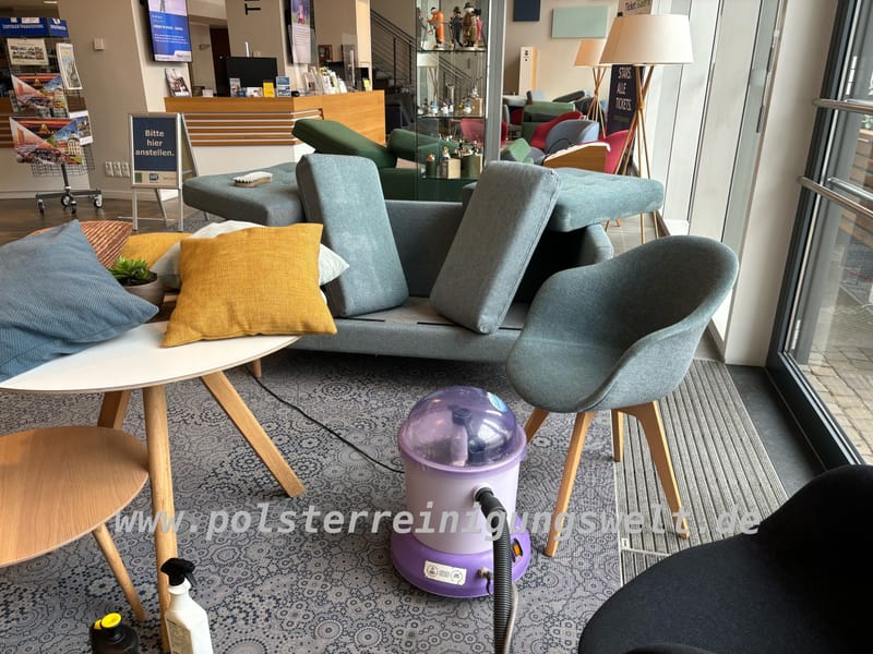 Polsterreinigungswelt im LVZ-Café-Satz