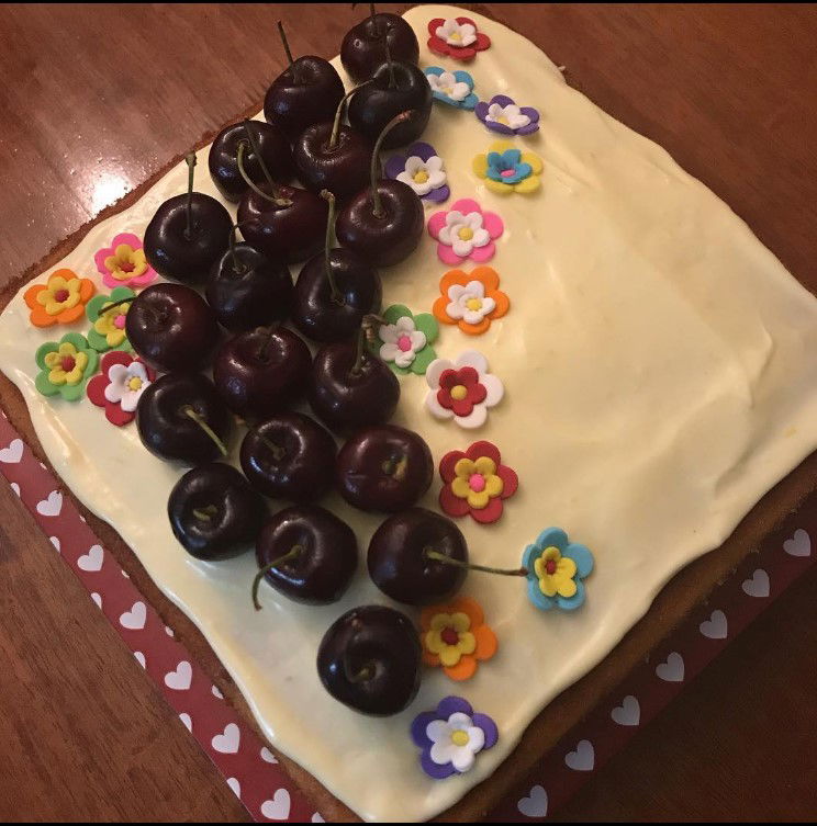 Cherries Vanilla Cake (C054)