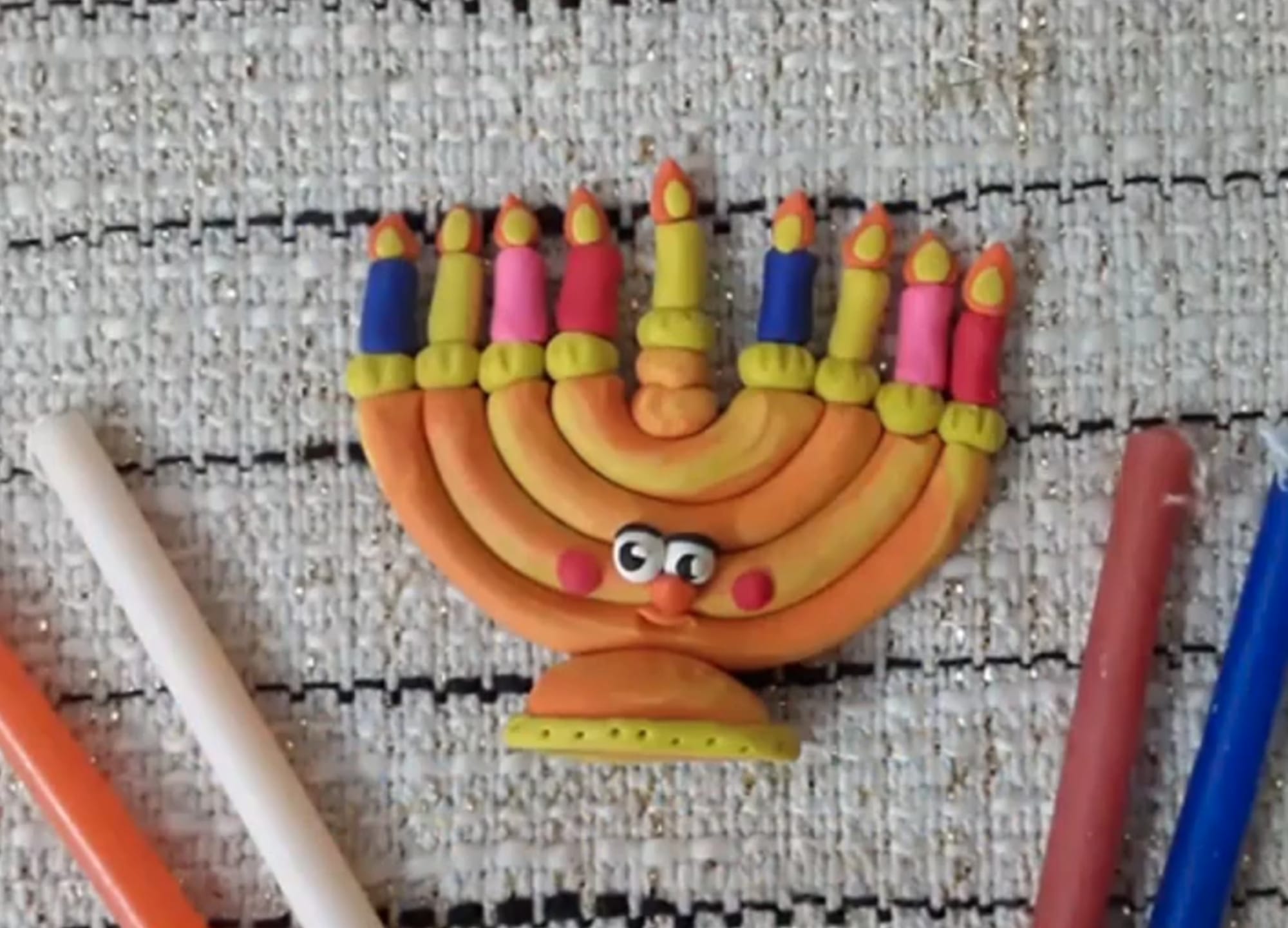 חנוכיה מפלסטלינה