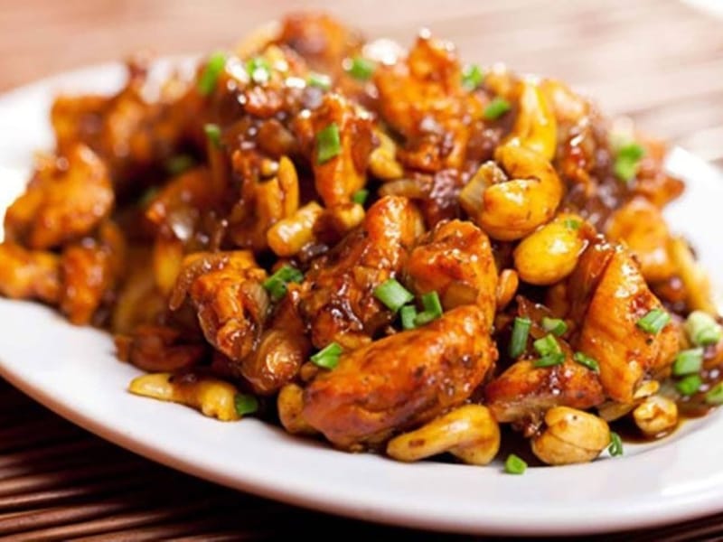 Goong Phad Med Mamuang