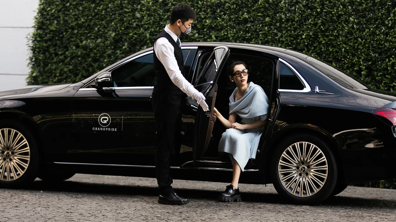 THE DUTIES OF THE PROFESSIONAL CHAUFFEUR