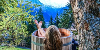 Wanna z hydromasażem w domu czy w ogrodzie?