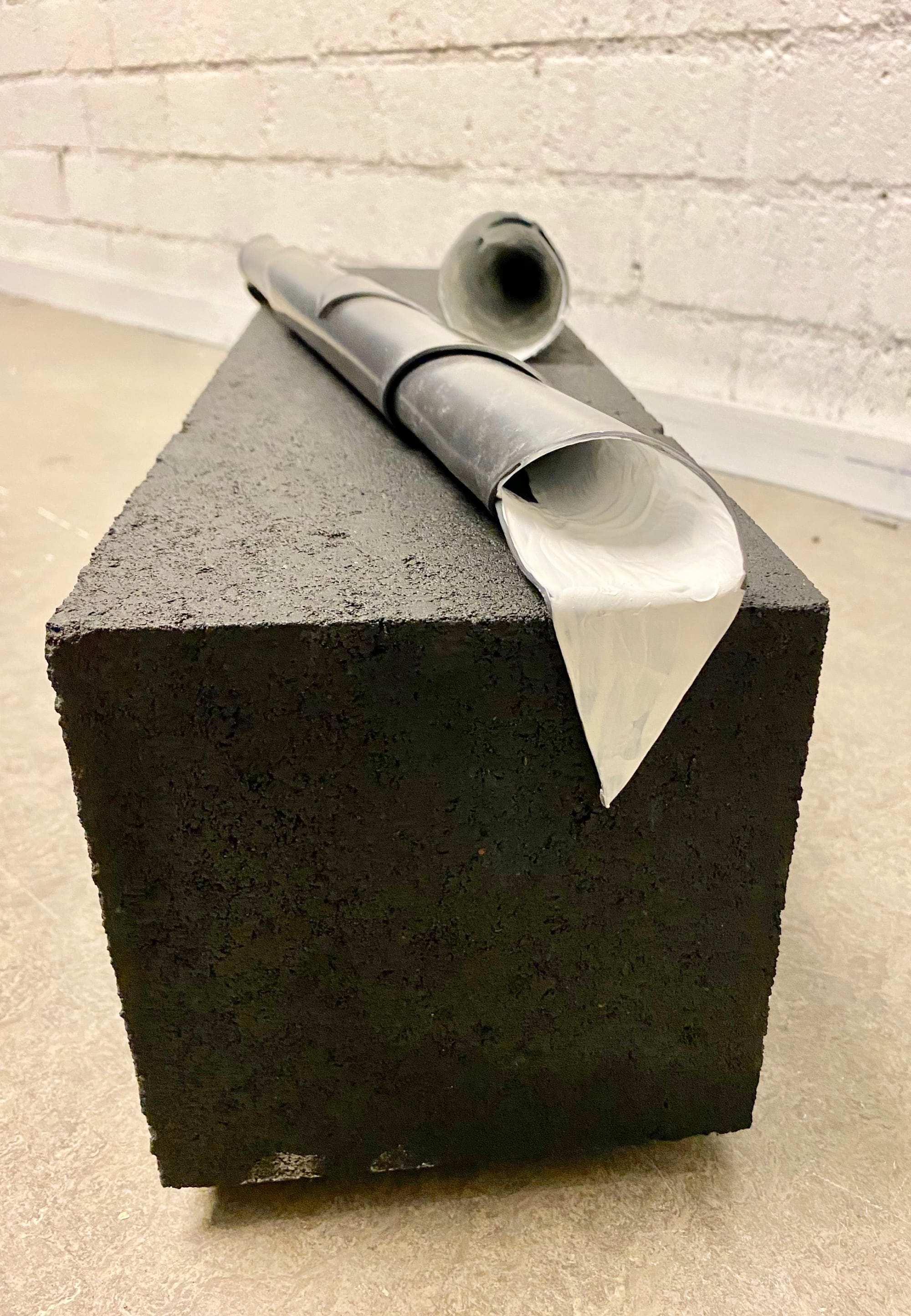 Horn of Plenty 2023  mixed media steen/acryl/lood