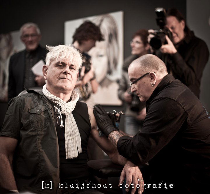 Alles van Waarde is Weerloos  Tattoo show 2010