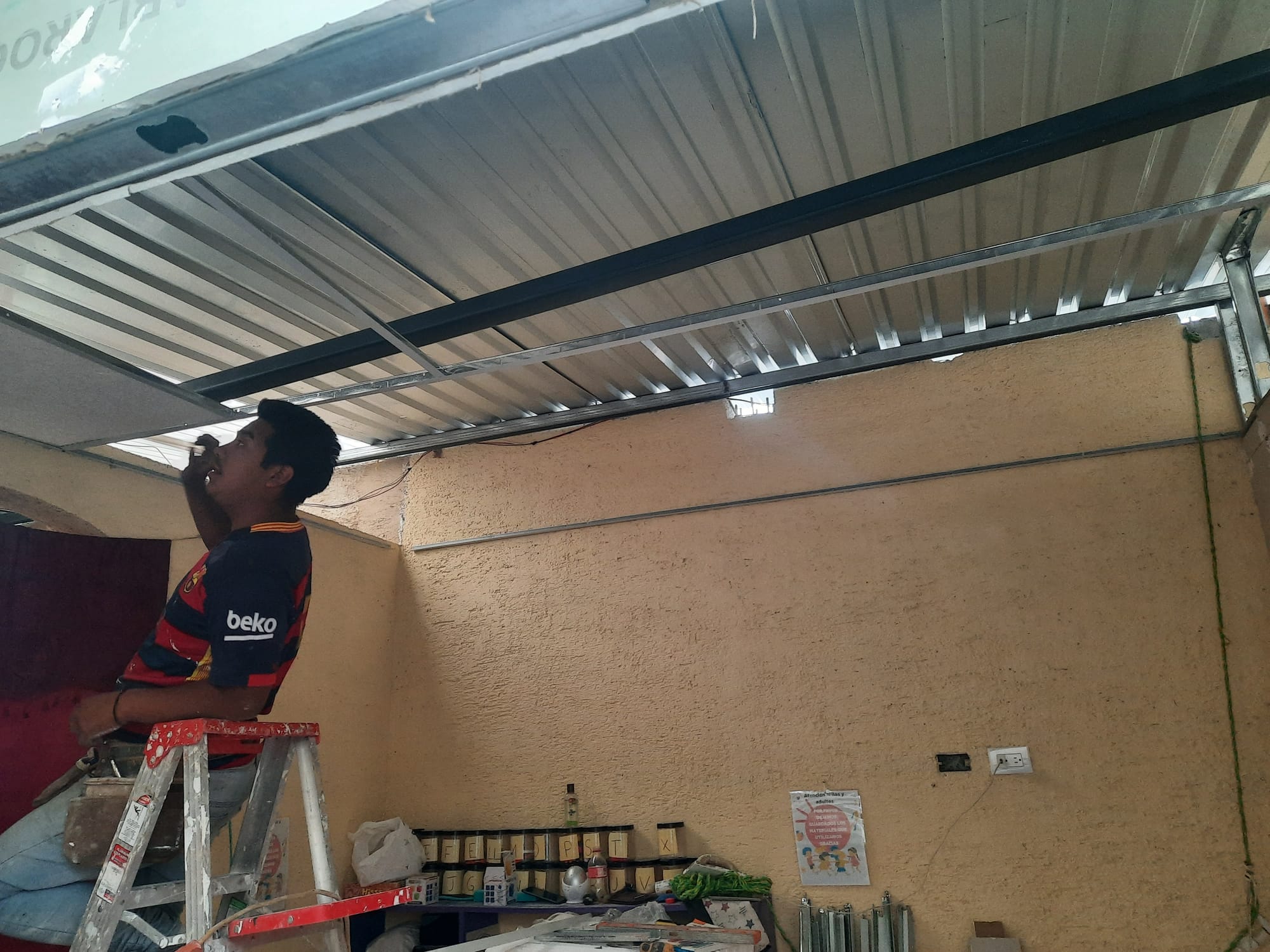 Jóvenes trabajando