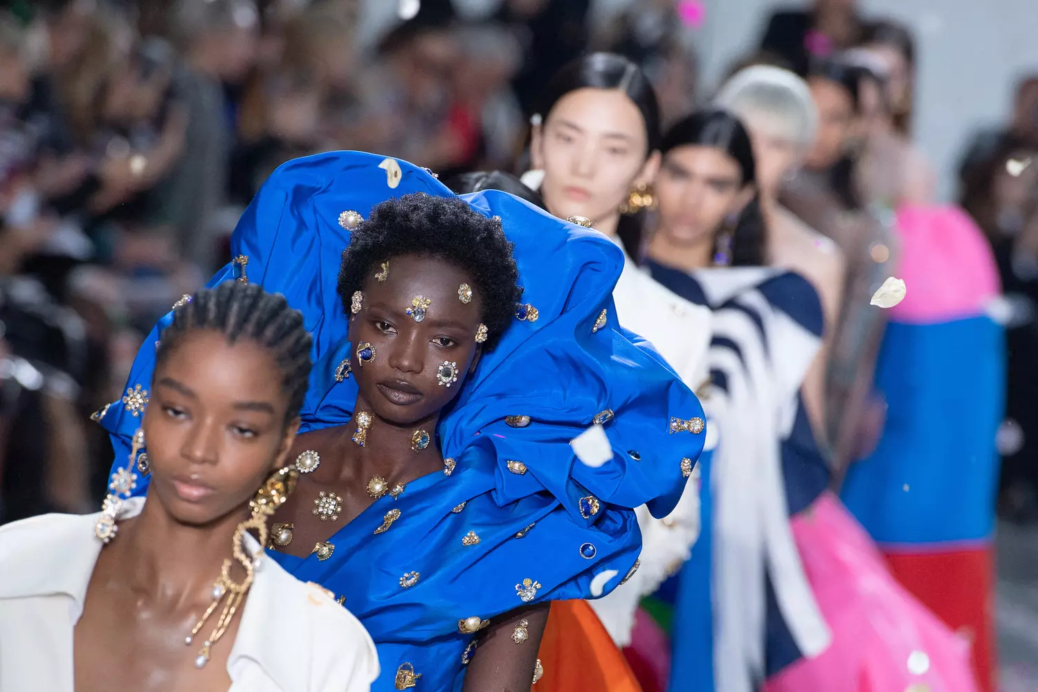 Fashion week 2023 : voici le calendrier provisoire de la haute couture