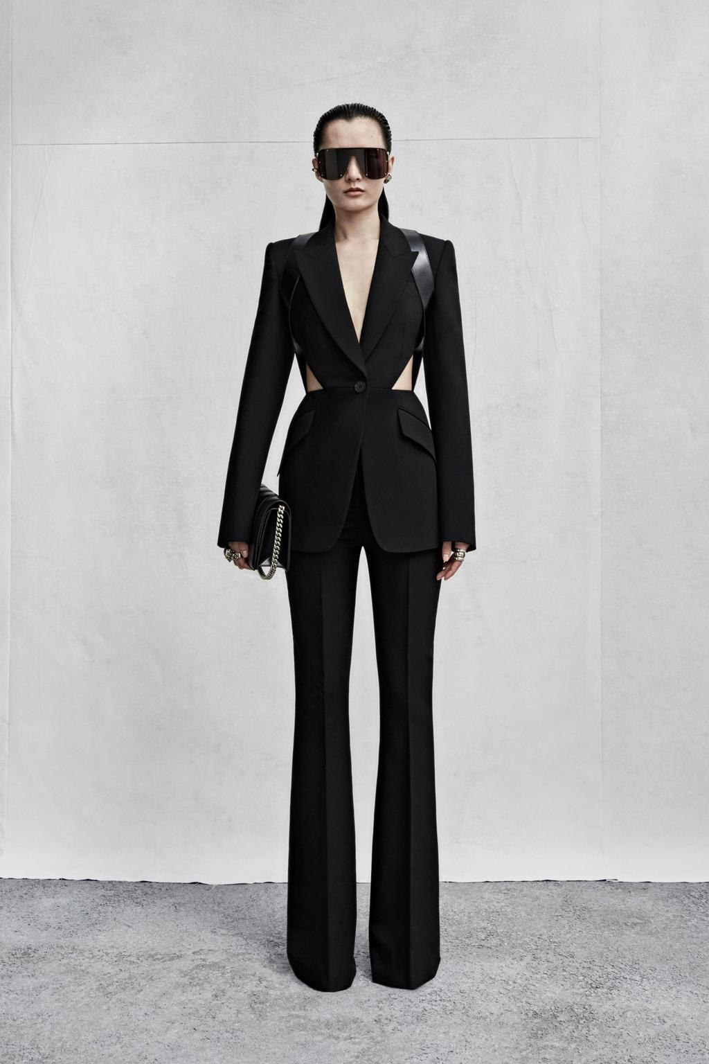 Alexander McQueen resort 2023
18 NOV 2022