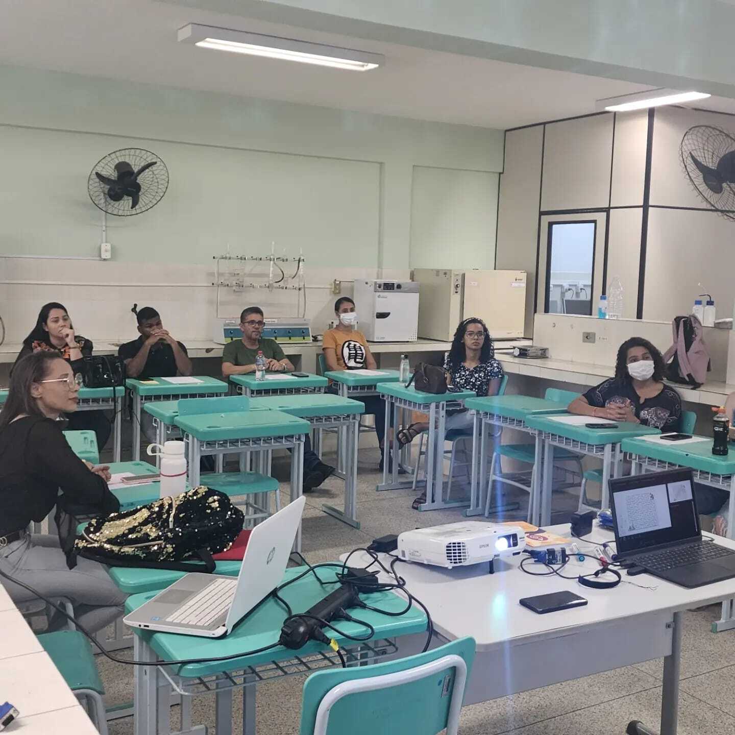 Oficina com  residentes do Programa de Residência Pedagógica do curso de licenciatura em Química do Instituto Federal de Sergipe - 2023