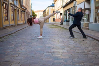 ATT HÅLLA TYST UNDER STORMEN OCH TALA UNDER LUGNET