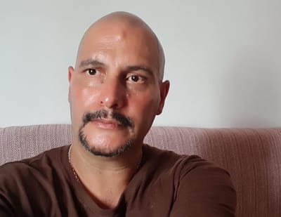 MÅNGA KRITIKER INOM MIG