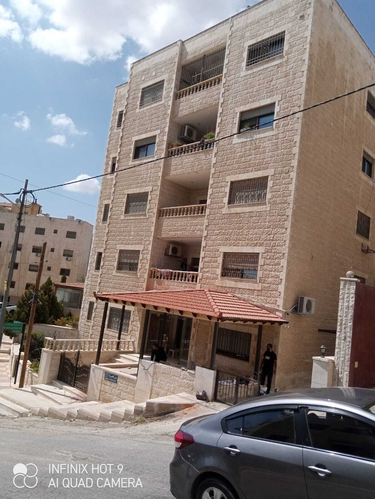 مجموعه من مظلات القرميد 