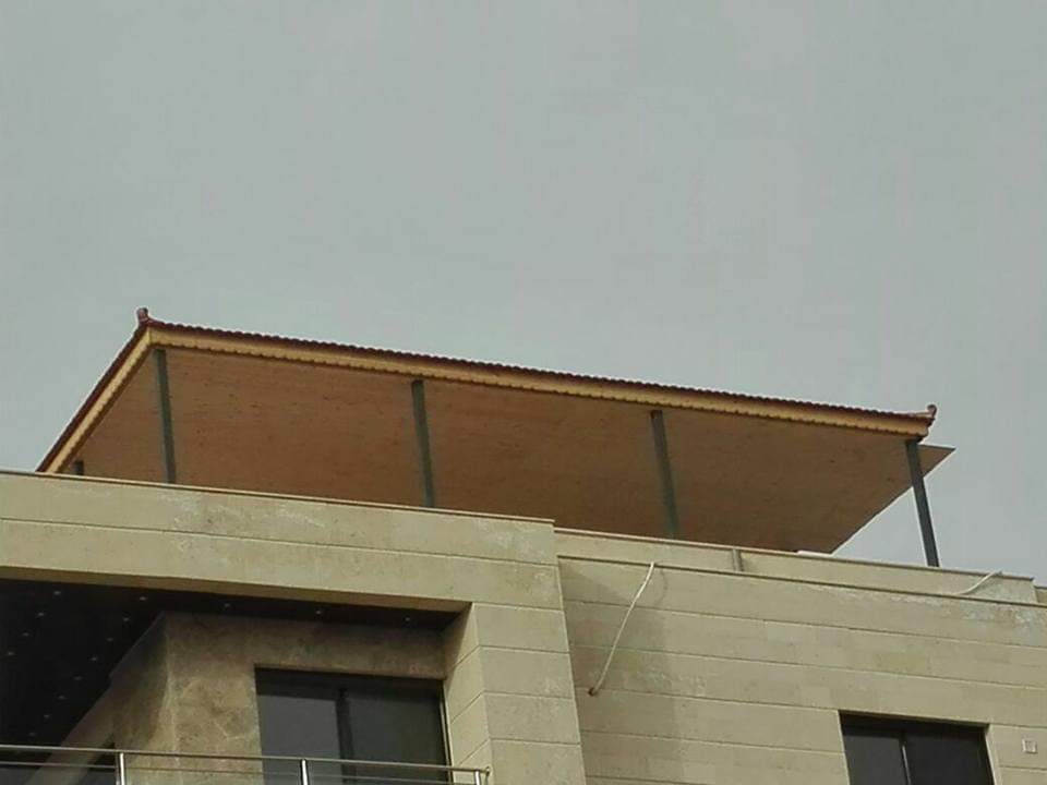 مجموعه من مظلات القرميد 