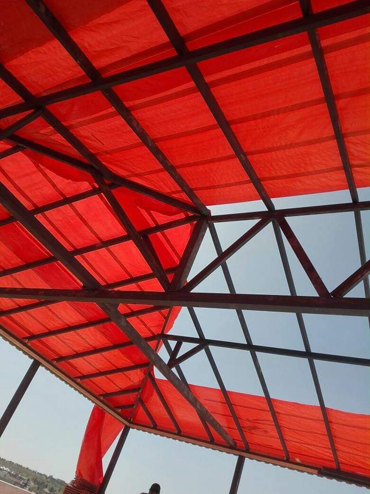 مجموعه من مظلات القرميد 