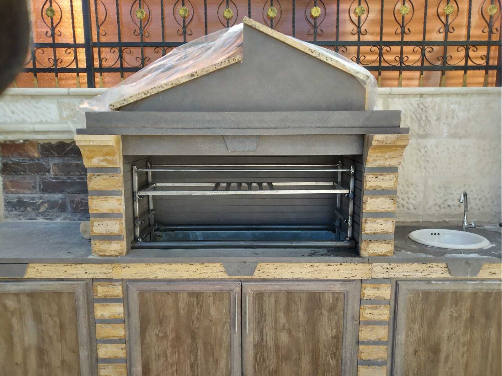 مجموعه من الباربكيو وشلالات