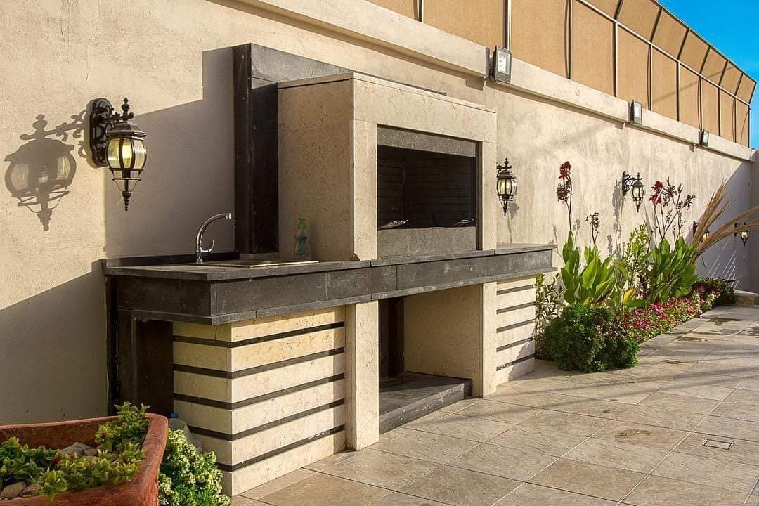 مجموعه من الباربكيو وشلالات