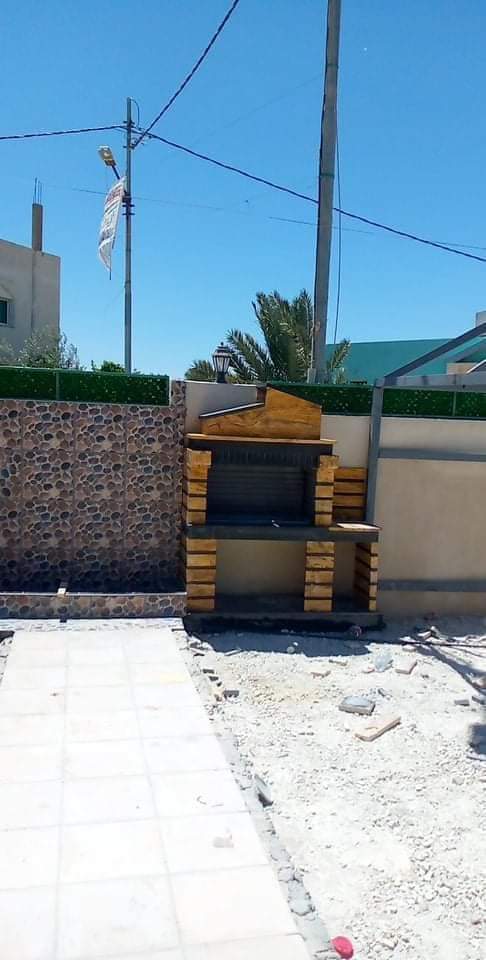 مجموعه من الباربكيو وشلالات