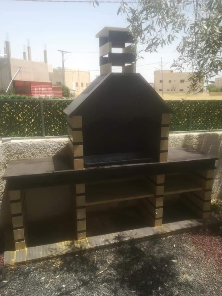 مجموعه من الباربكيو وشلالات