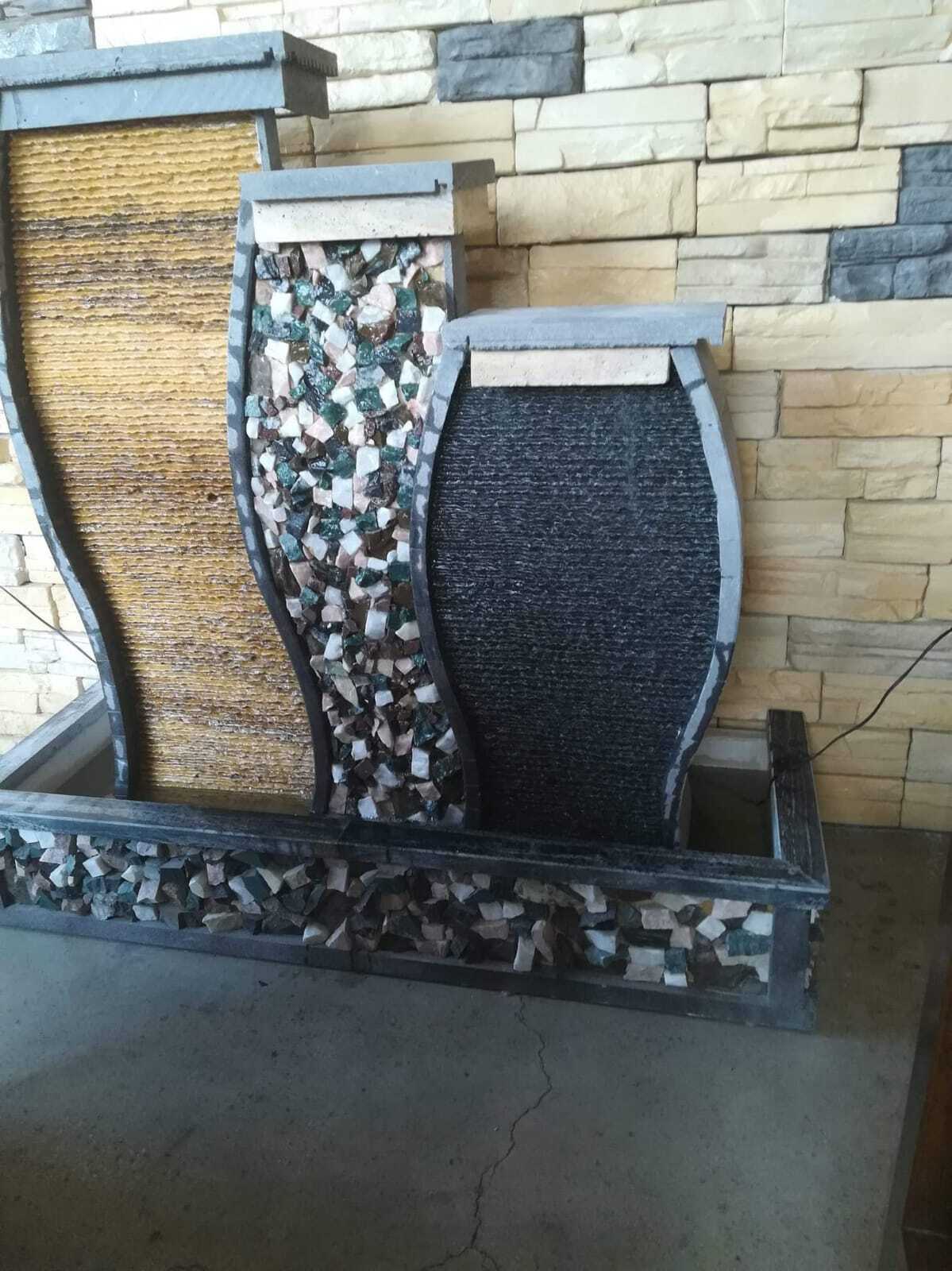 مجموعه من الباربكيو وشلالات