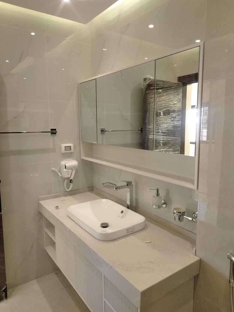 "استمتع بتحفة الفن في كل ركن من أركان حمامك مع تصميماتنا الرائعة." ديكورات حمامات المودرن و اكسسواراتها .