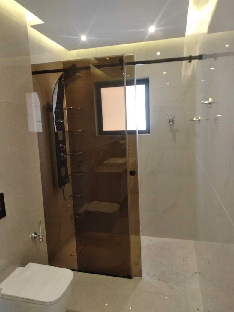 "استمتع بتحفة الفن في كل ركن من أركان حمامك مع تصميماتنا الرائعة." ديكورات حمامات المودرن و اكسسواراتها .