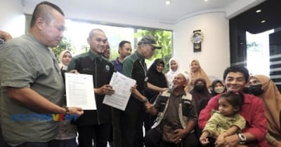 145) 70 BAKAL JEMAAH UMRAH TUNTUT EMRAZ PULANGKAN WANG RM1.8 JUTA - BULETIN TV3 - 04/04/2023