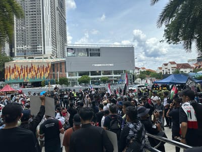 376) 300 PESERTA HIMPUNAN MEGA DEMI PALESTIN MULA BERARAK - UTUSAN MALAYSIA - 02/03/2024