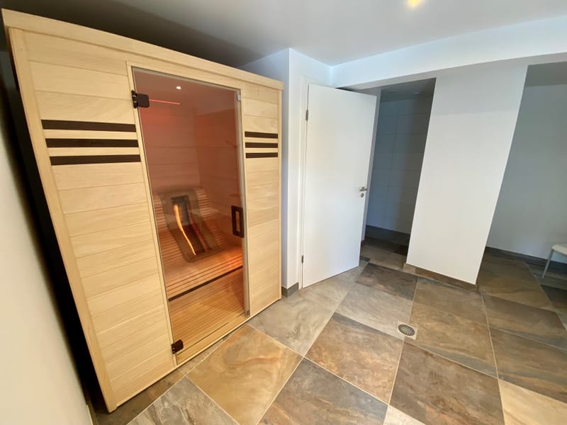 Piscine et sauna réservés aux + de 16 ans. 